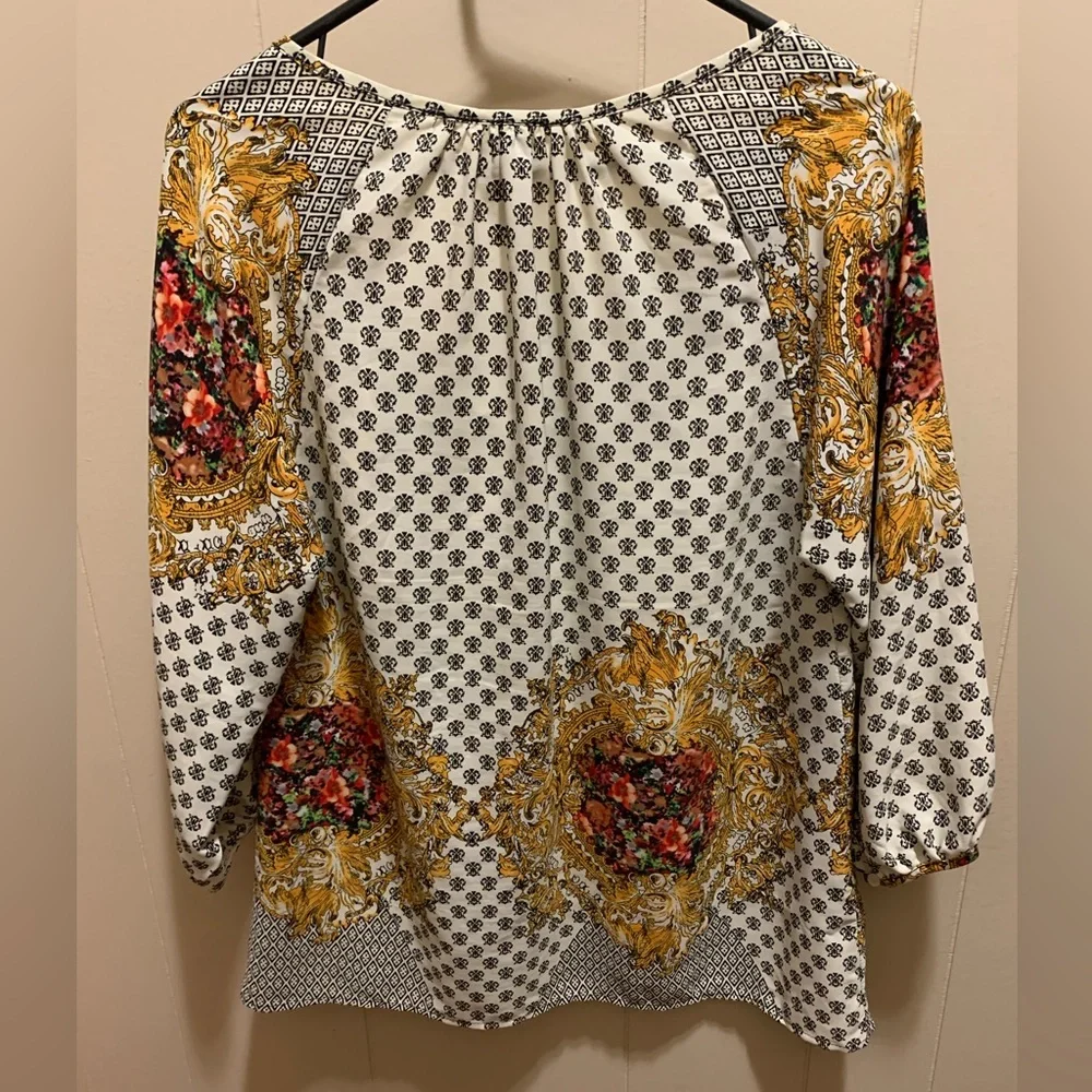 Boutique Top - Picture 2 of 4